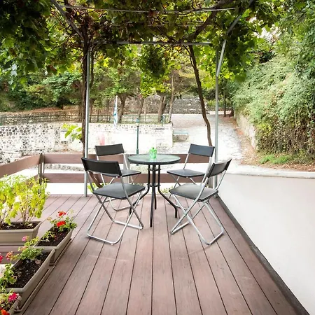 Marina's Elegance Apartmanhotel 4*