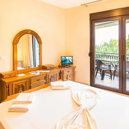 Marina's Elegance Apartmanhotel Kriopijí