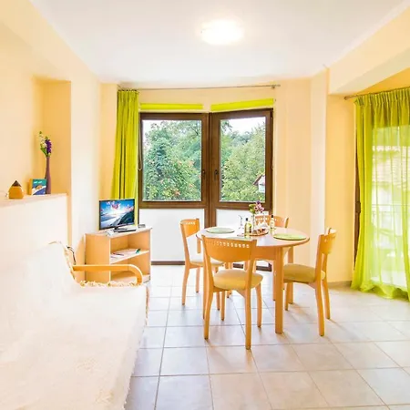 Marina's Elegance Apartmanhotel Kriopijí