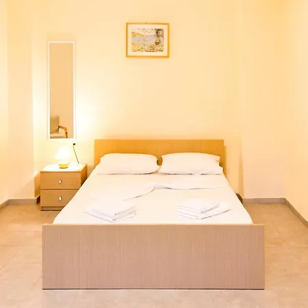 Marina's Elegance Apartmanhotel 4*