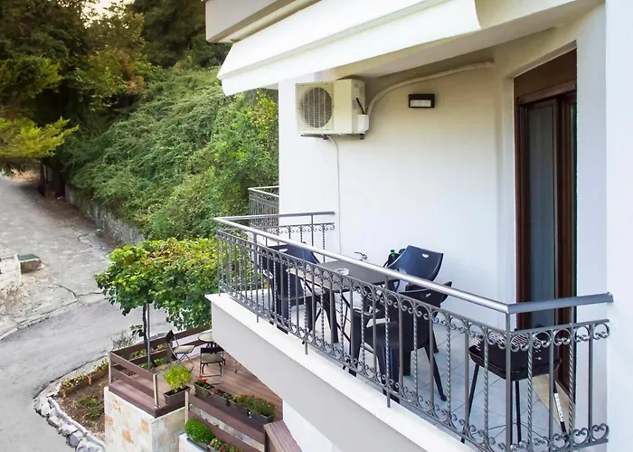 Marina's Elegance 4* Kriopigi