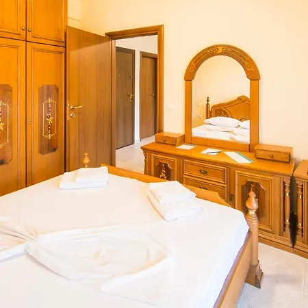 Marina's Elegance Apart Otel *