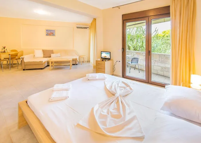 Marina's Elegance Kriopigi