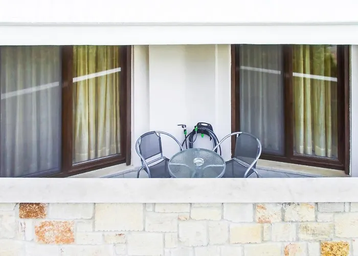 Marina's Elegance Kriopigi